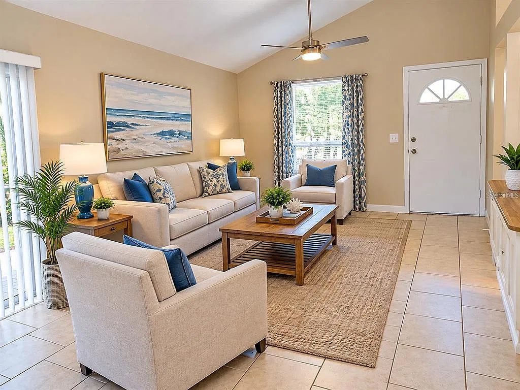 3 bed, 2.0 bath, 1035 sqft, $2,200 — Photo 3