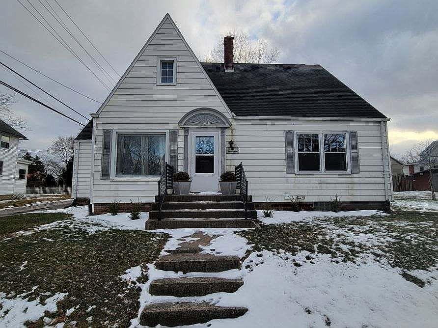 1st image of 221 W Charles St