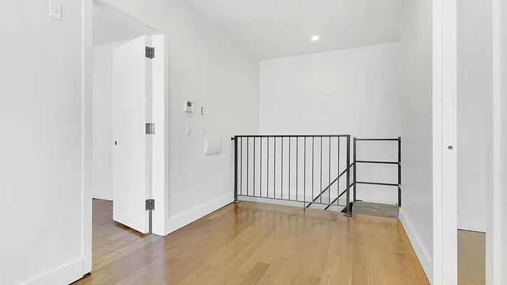 Rented by Nooklyn NYC LLC | media 43