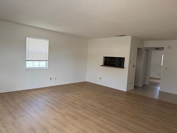 4th image of 3201 49th St N APT 6