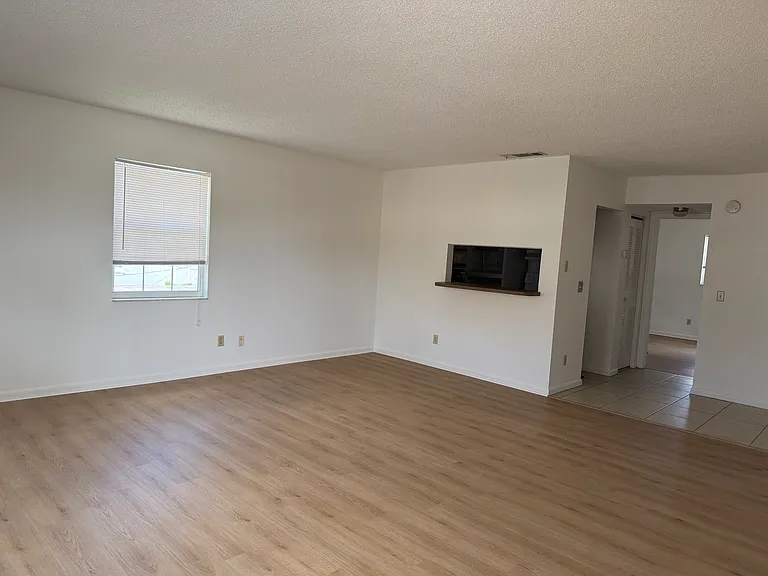 3201 49th St N #6 — Photo 4
