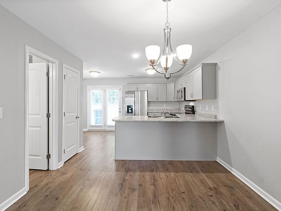 4th image of 231 Alexander Blvd