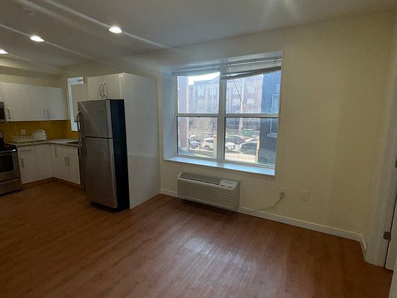 4th image of 249 S 49th St #207