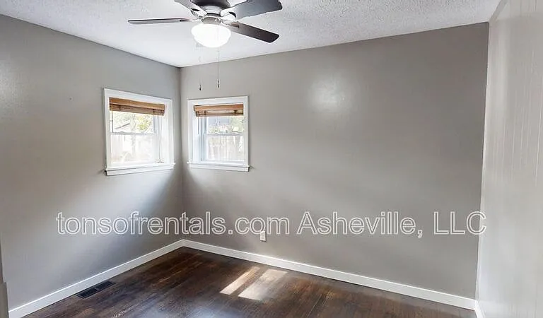 423 Crest Rd — Photo 18