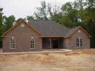 704 White Oak Ln, Starkville, MS 39759