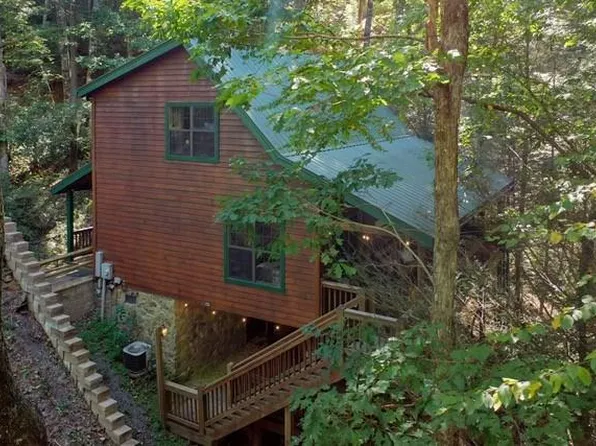 453 Flat Creek Cir, Blue Ridge, GA 30513