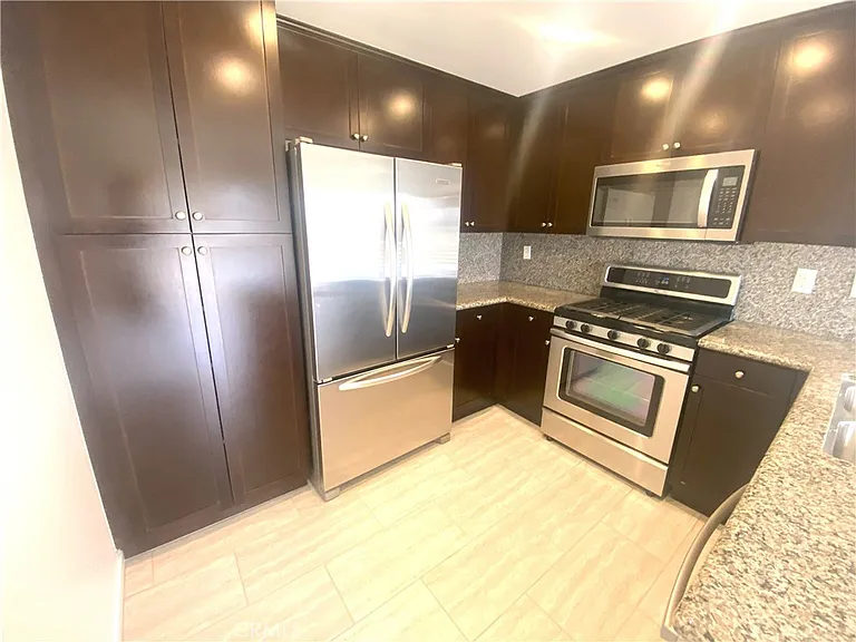 13024 Union Ave — Photo 3