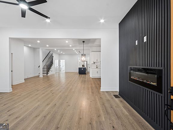 5th image of 2438 2nd St