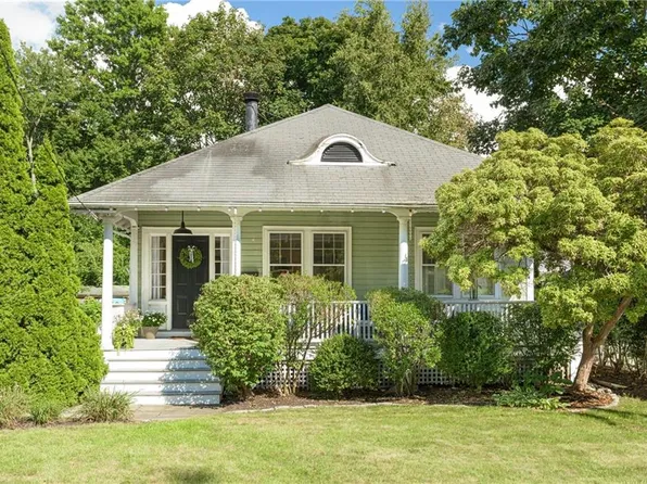 30 Clarke Rd, Barrington, RI 02806