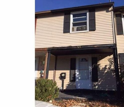 2nd image of 525 W Loch Lomond Dr