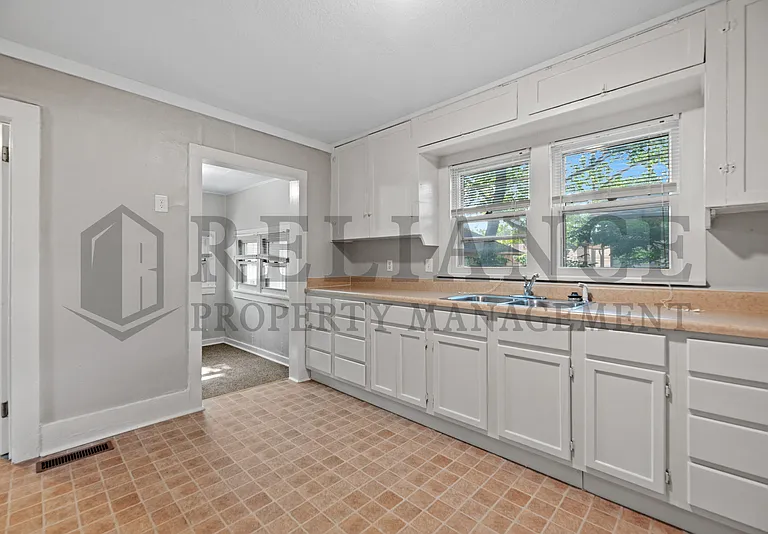 232 S Sedgwick St — Photo 13