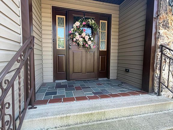 3rd image of 165 Chapel St