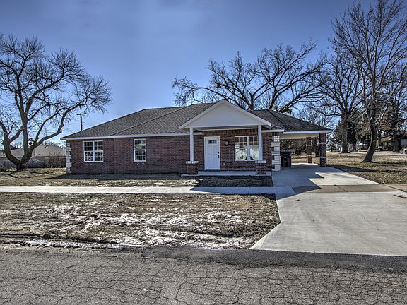 3rd image of 800 S Elm Ave