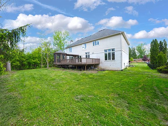 3rd image of 2337 Horseshoe Dr