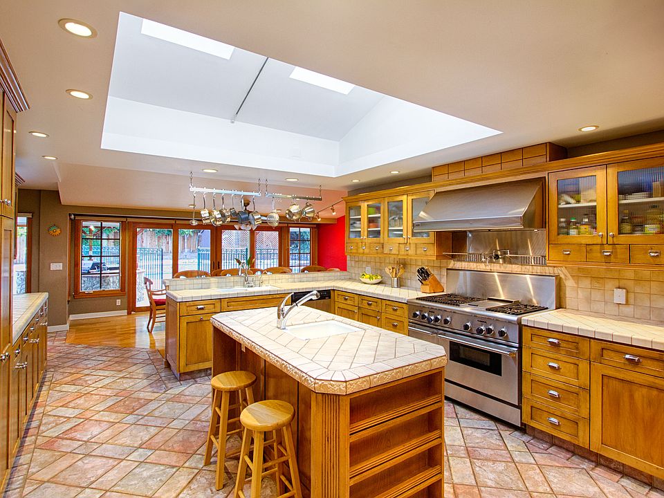 1st image of 721 Braewood Dr