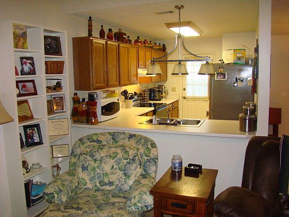 3rd image of 406 Forest Creek Dr