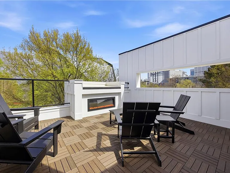 Markham St SW — Photo 24