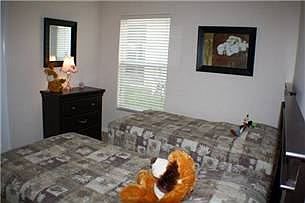 WHI4P108ND-twin-bedroom