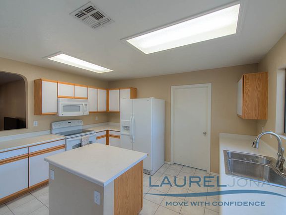 4th image of 5334 E Florian Ave