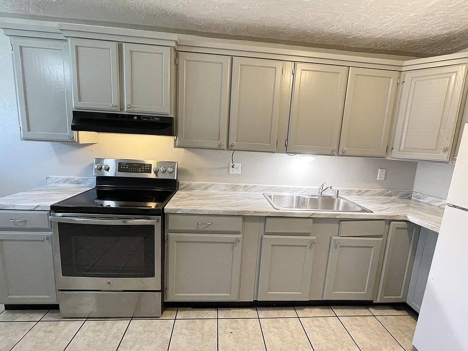 1st image of 1601 W Ivy Cir #2