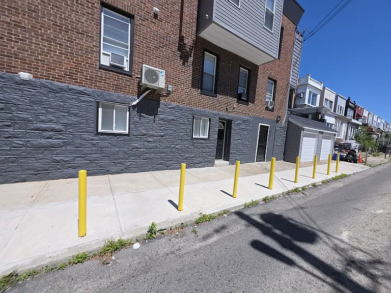 1033 S 55th St — Photo 11