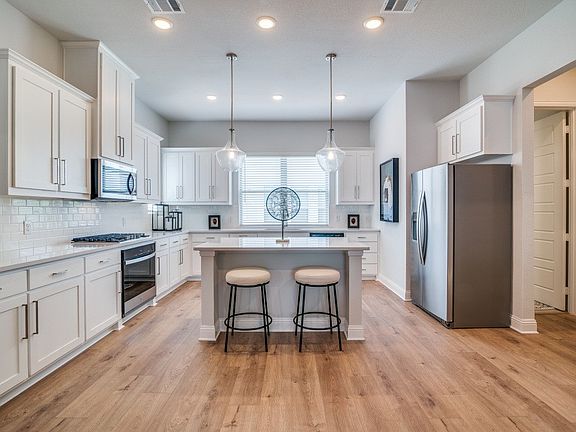 2nd image of 2204 Maverick Way