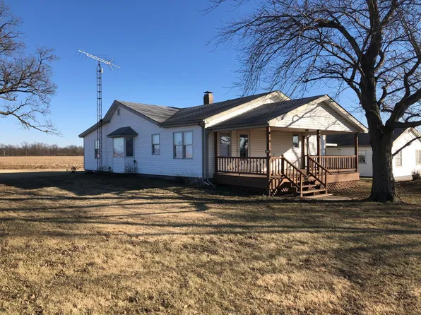 9122 Bucks Rd, Heyworth, IL 61745