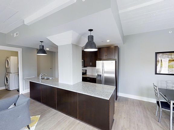 5th image of 1415 Lake Dr SE #302