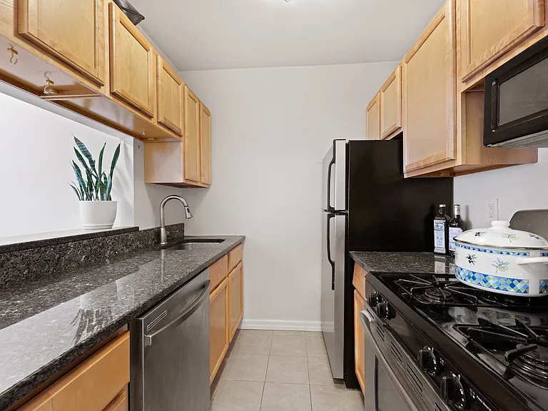 350 W 14th St #5A — Photo 9