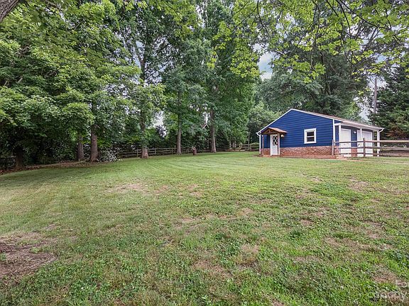 5th image of 112 Squire Ct