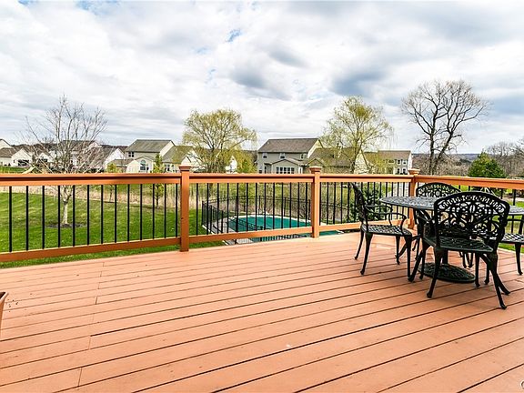 3rd image of 8349 Preserve Pkwy