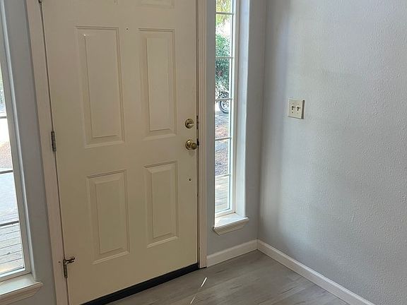 3rd image of 1414 1/2 Parkdale Dr #A