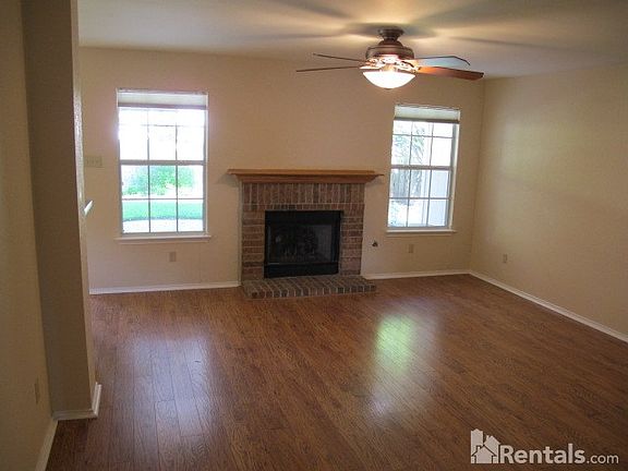 5th image of 1701 Woodland Dr