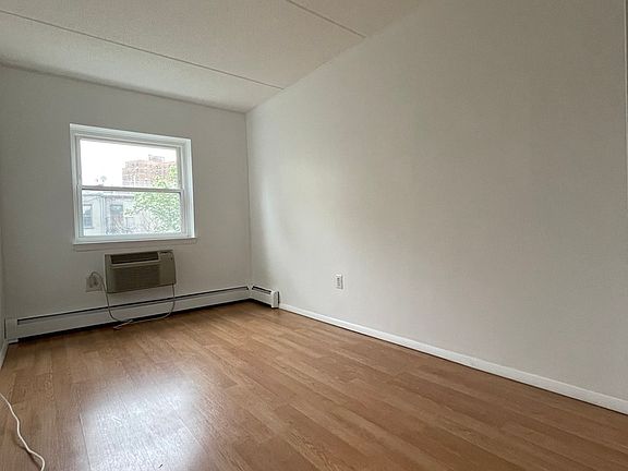 3rd image of 317 E 119th St APT 3