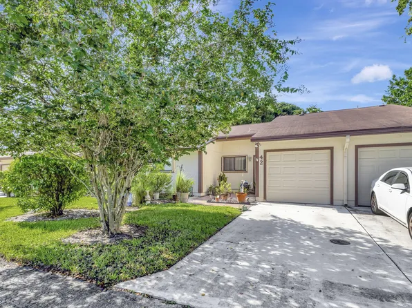 42 Kensington Lane, Boynton Beach, FL 33426
