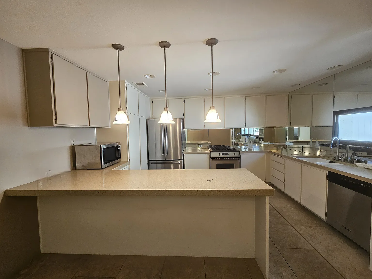 3 bed, 2349 sqft, $3,500 — Photo 4