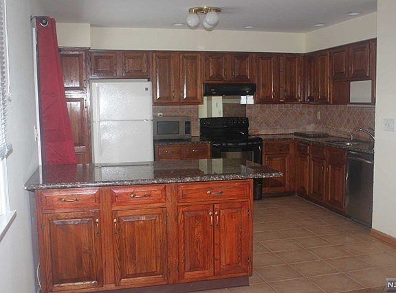 5th image of 56 Beverly Ct