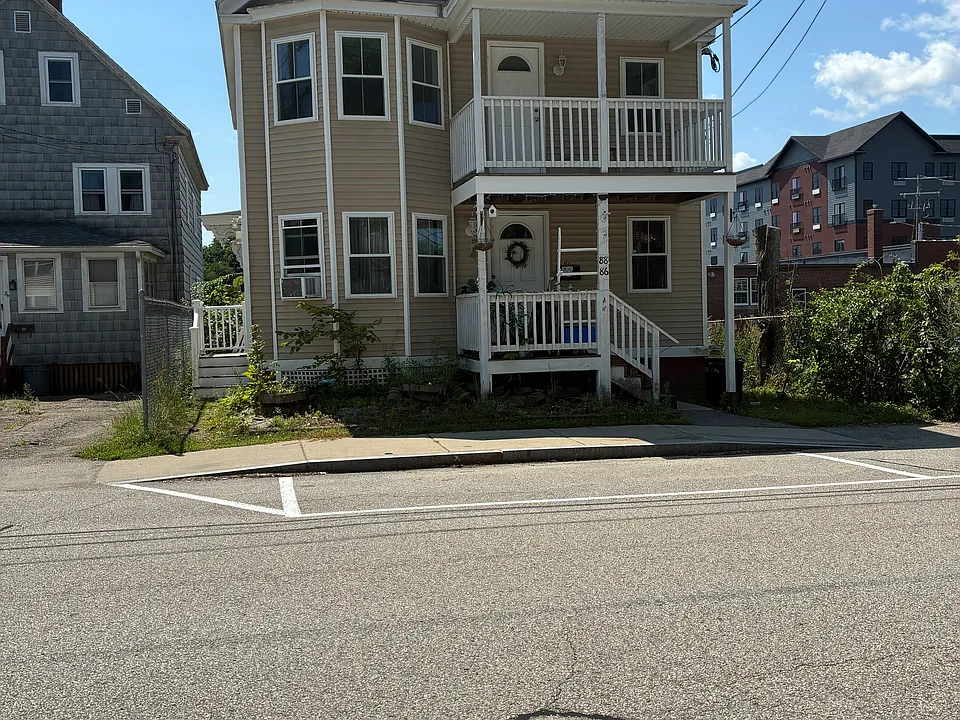 88 3rd St