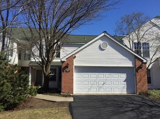 107 Pembroke Cir, Lake Bluff, IL 60044