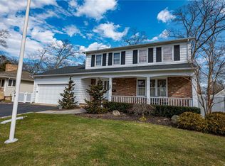 328 S Erie Ave, Lindenhurst, NY 11757
