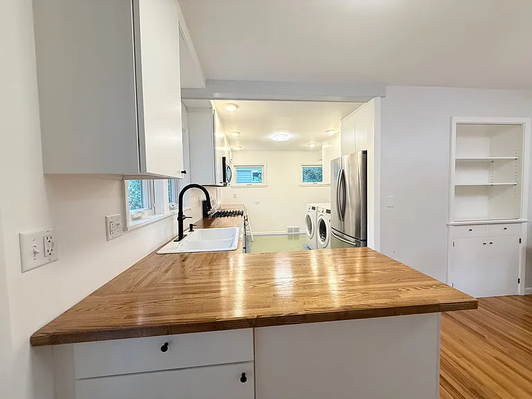 2704 W 28th St — Photo 17