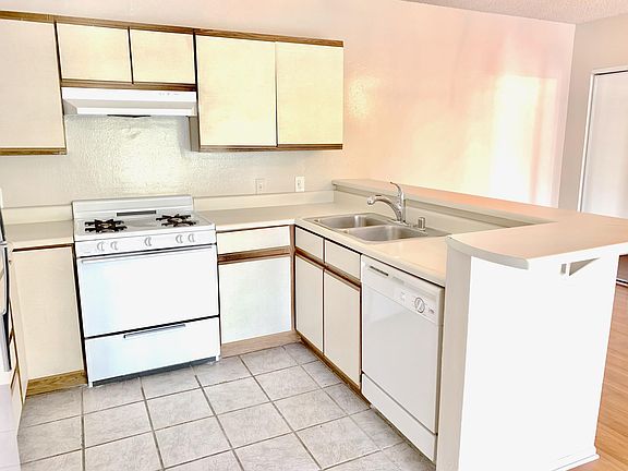 5th image of 15603 Parthenia St APT 202