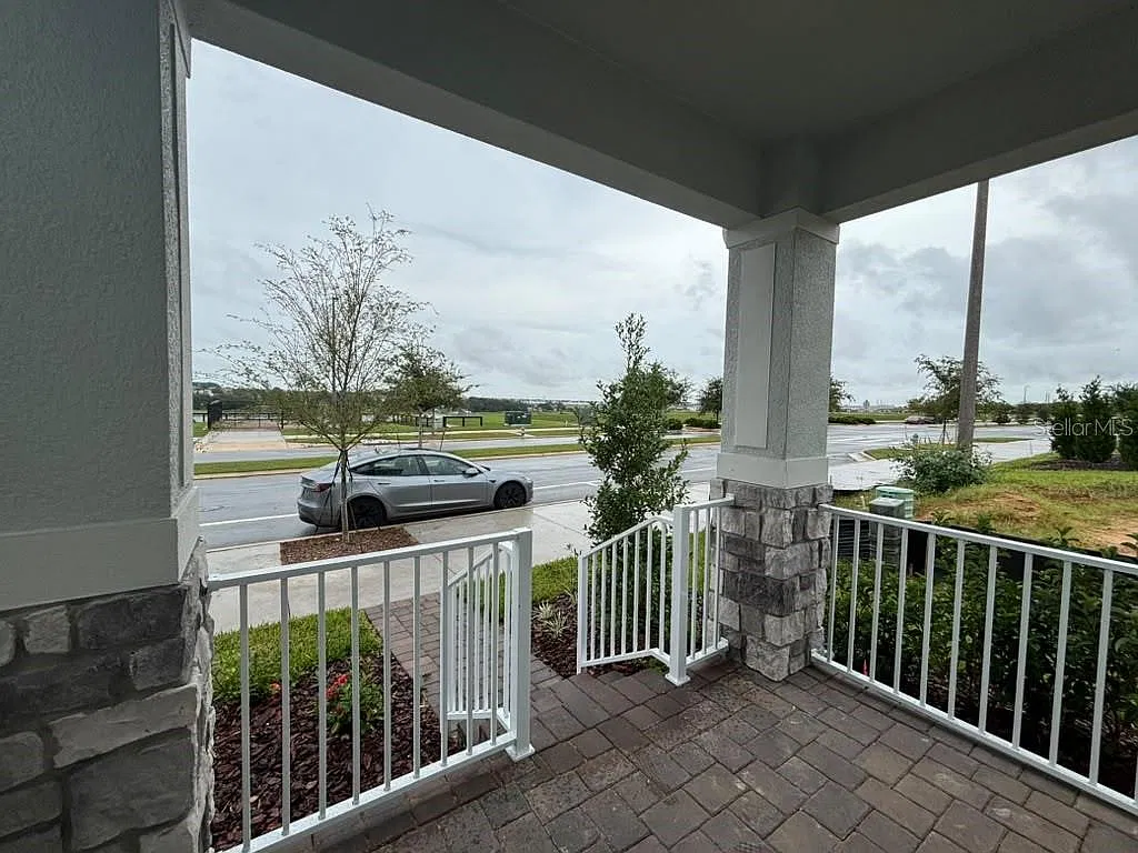 3 bed, 2.5 bath, 1644 sqft, $2,900 — Photo 3