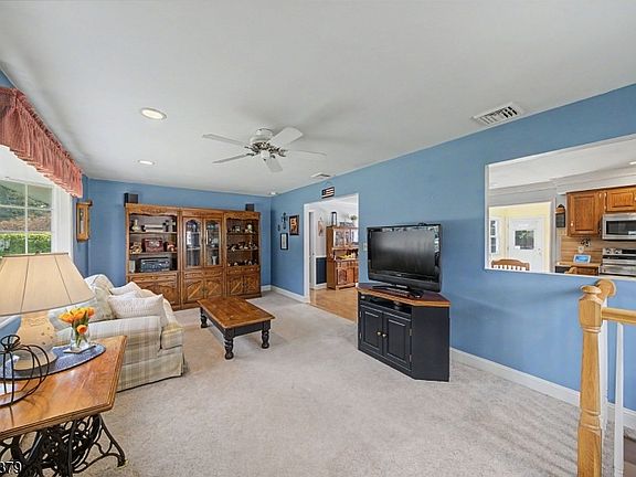 3rd image of 22 Carol Dr