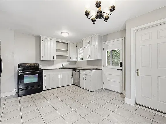 5 bed, 2365 sqft, $4,500 — Photo 4