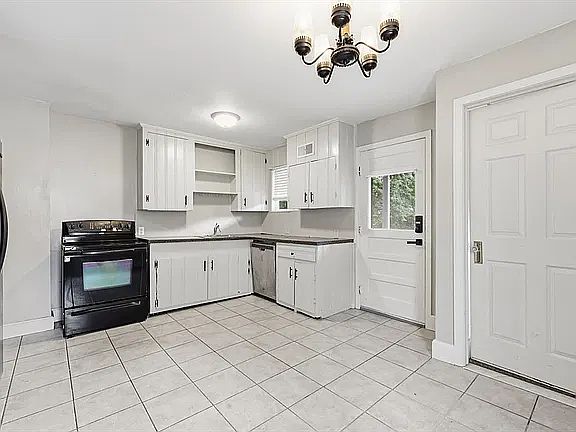 4th image of 79 Firglade Ave