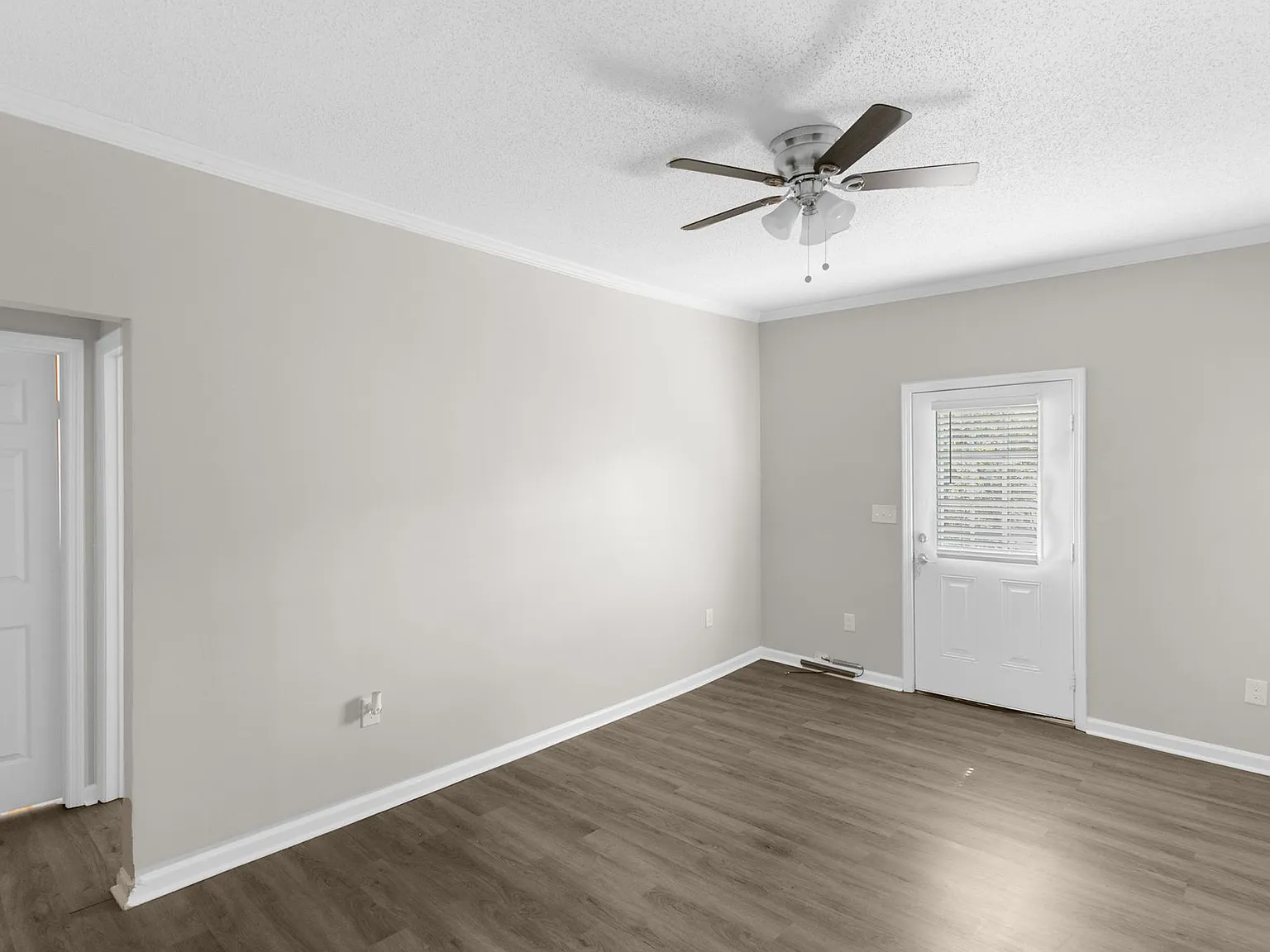 Southside Manor — Photo 3