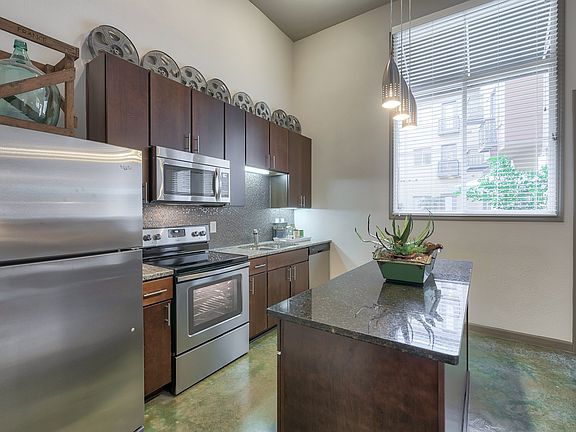 5th image of 300 West Ave #3324