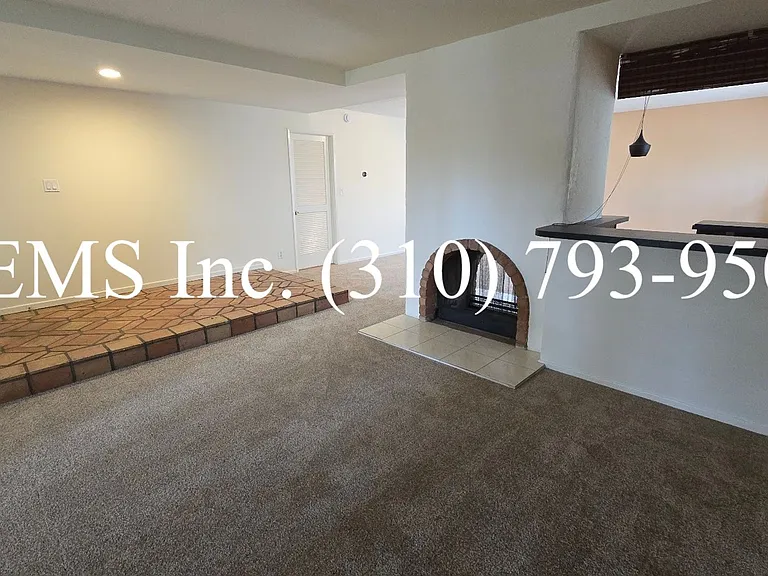 15025 Archwood St — Photo 4