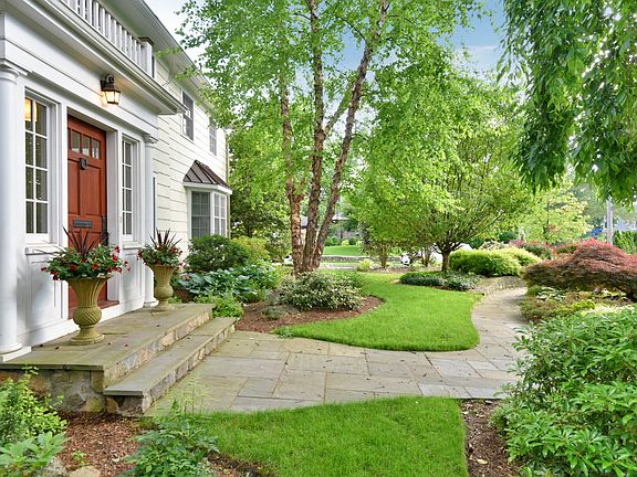 2nd image of 7 Iden Ave